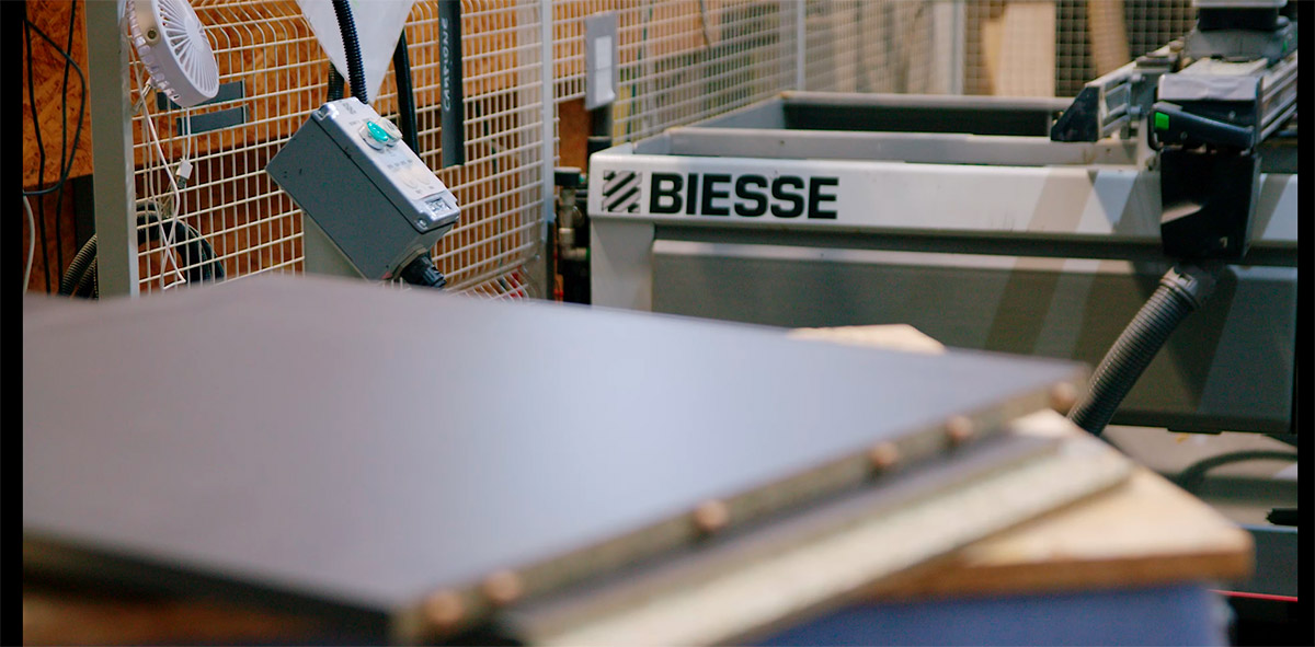 Die innovative Zusammenarbeit zwischen Artelinea und Biesse: Luxuriöse Badezimmereinrichtung auf höchstem Präzisionsniveau.